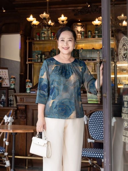 Hạnh áo cổ tròn họa tiết hoa dập nổi, kết hạt, tay lửng 1432/5.55