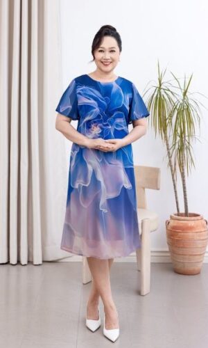 Hạnh Đầm suông cổ tròn in họa tiết chuyển động sắc xanh ,tay ngắn 1623/5.309