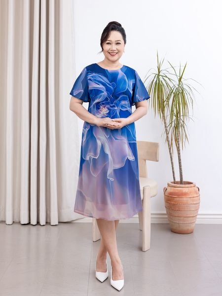 Hạnh Đầm suông cổ tròn in họa tiết chuyển động sắc xanh ,tay ngắn 1623/5.309